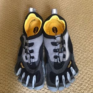 Vibram FiveFingers Men’s • Size 44 (US 10.5 - 11)